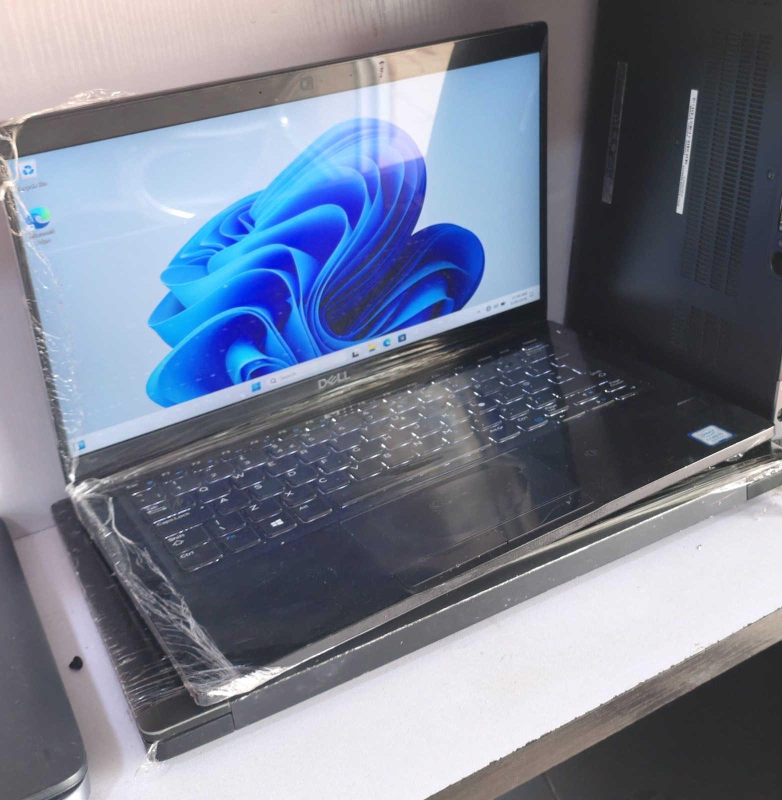 Dell Latitude 7490 Laptop (Intel Core i5, 8GB RAM, 256GB SSD)